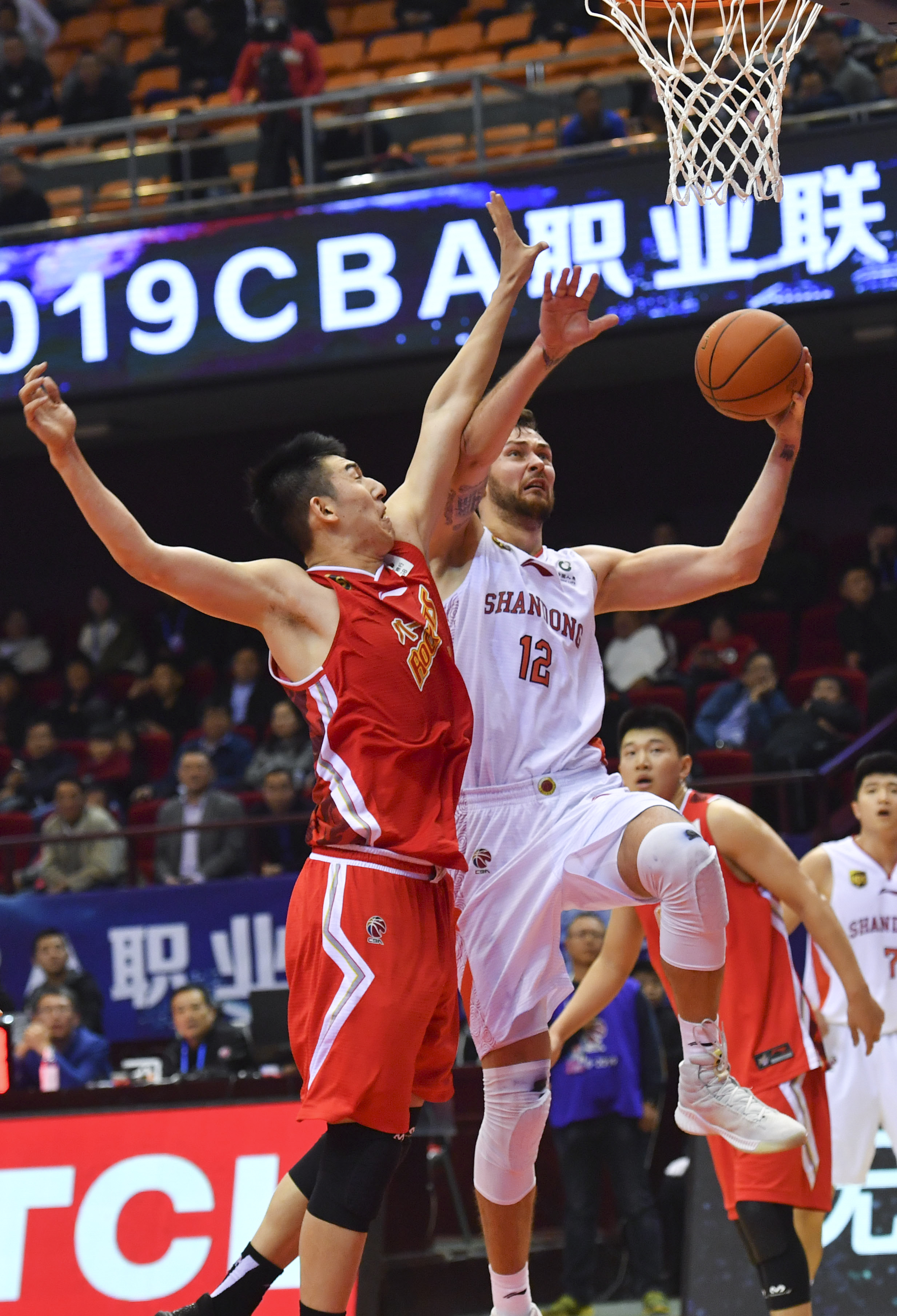 边后卫内收 边后卫内收